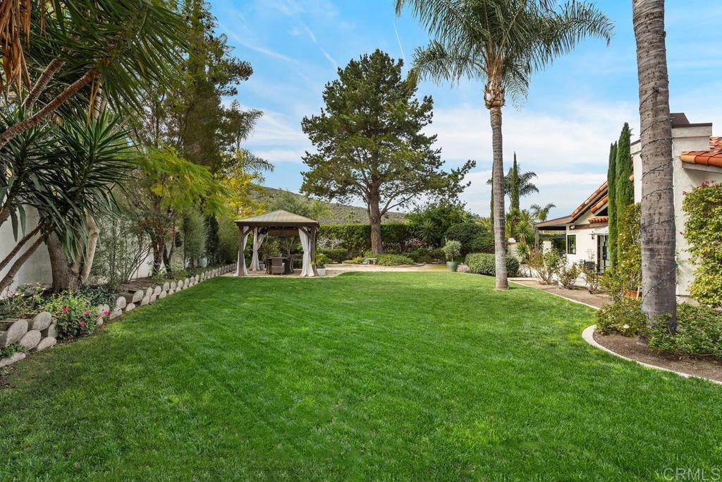 3303 Avenida Hacienda