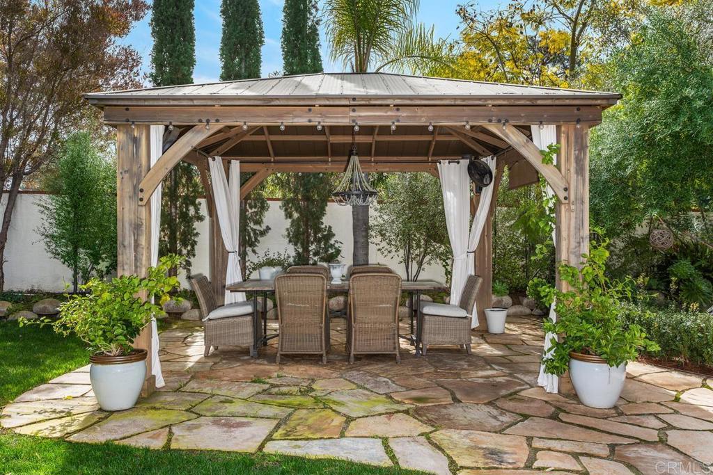 3303 Avenida Hacienda