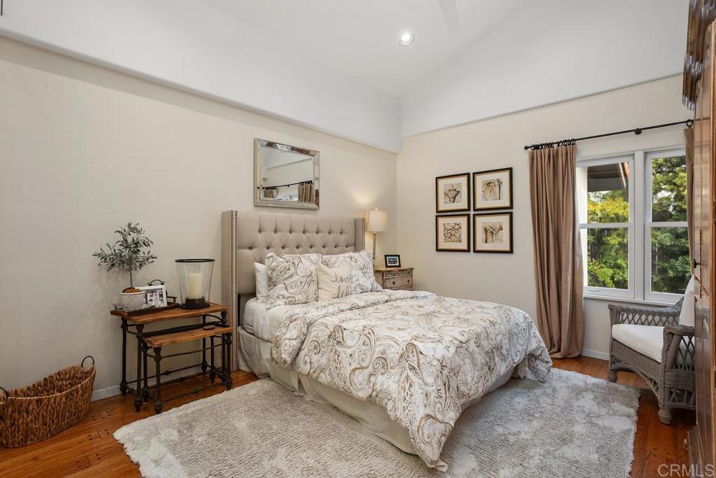 3303 Avenida Hacienda