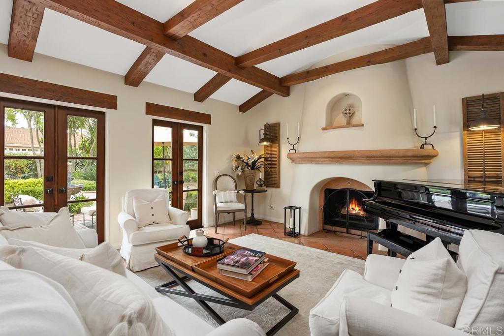 3303 Avenida Hacienda