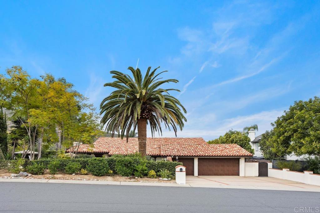 3303 Avenida Hacienda