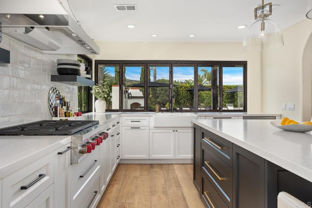 3303 Avenida Hacienda