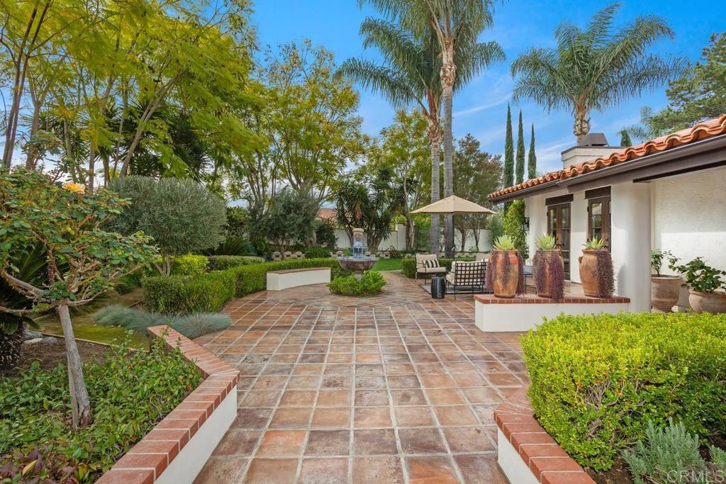 3303 Avenida Hacienda