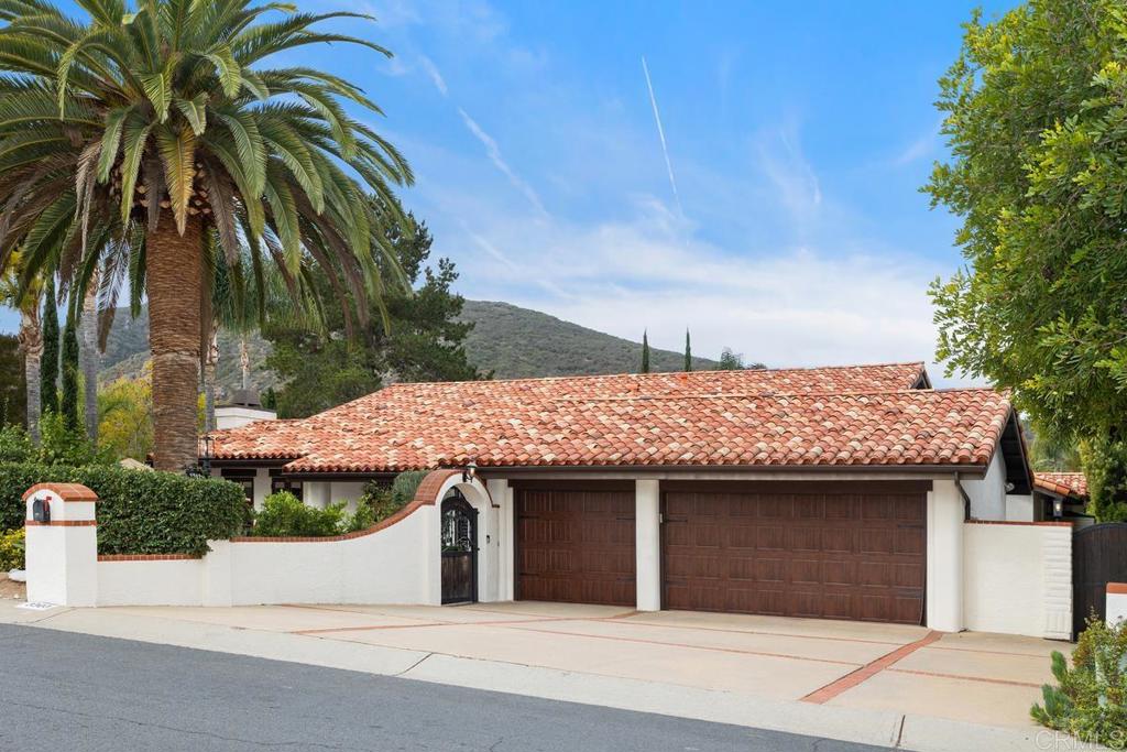 3303 Avenida Hacienda