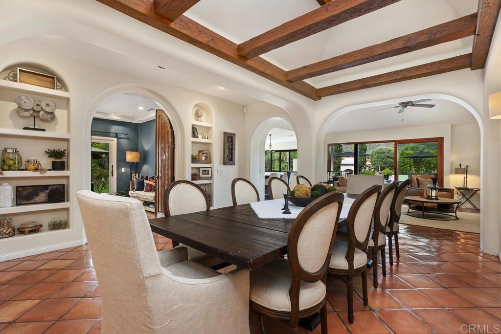 3303 Avenida Hacienda