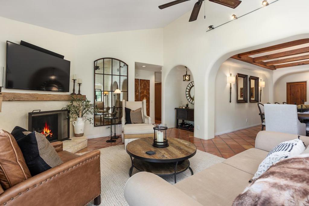 3303 Avenida Hacienda