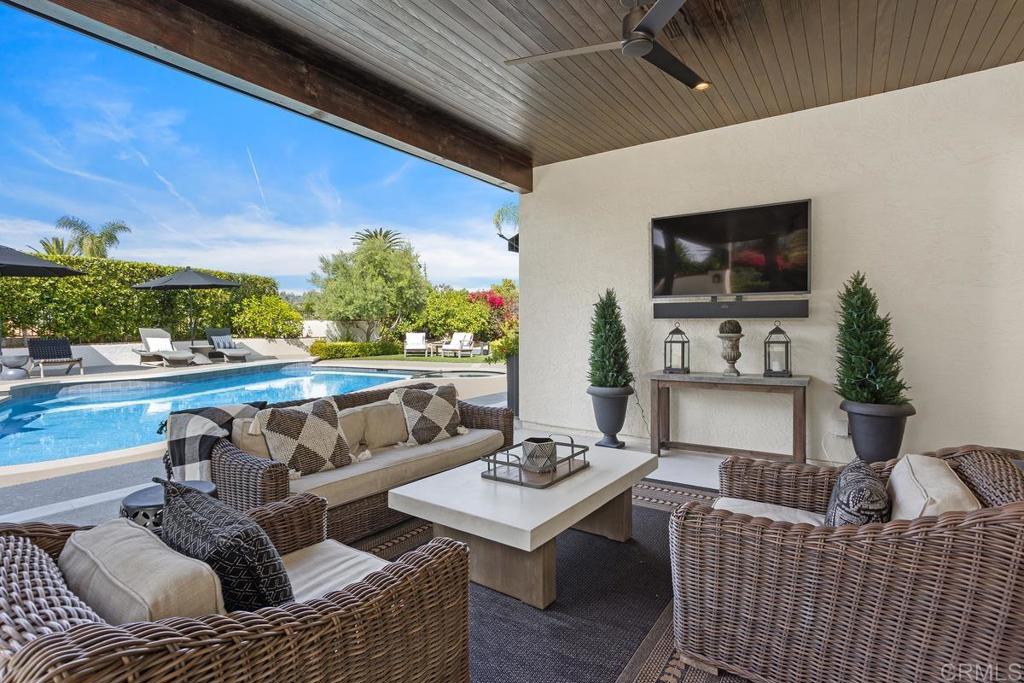 3303 Avenida Hacienda