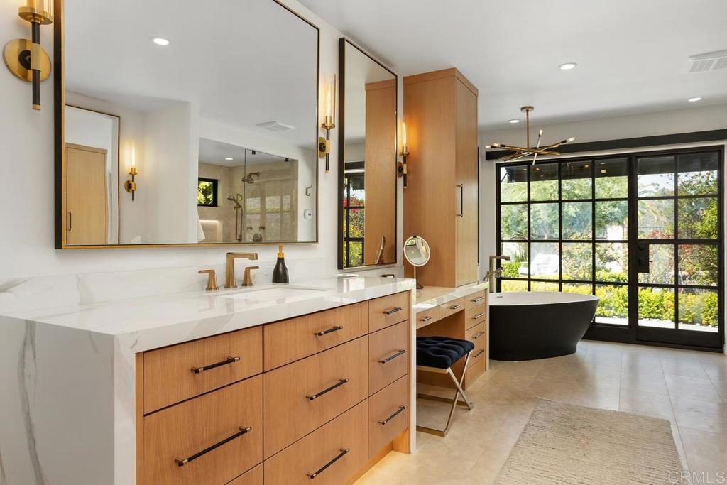 3303 Avenida Hacienda