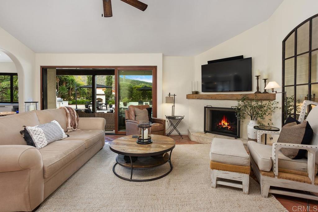 3303 Avenida Hacienda