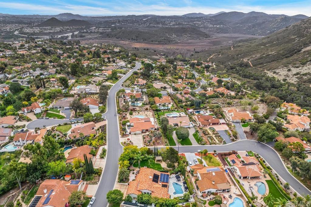 3303 Avenida Hacienda