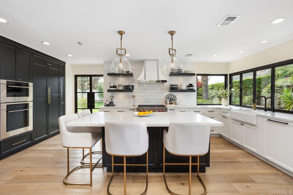 3303 Avenida Hacienda