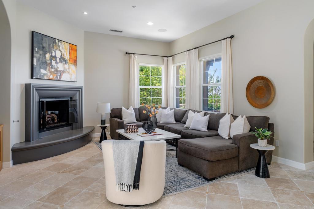 8130 Santaluz Village Green N