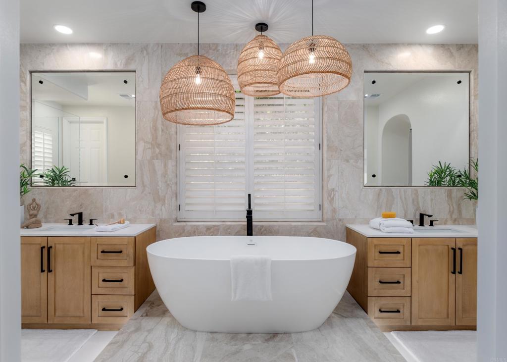 8130 Santaluz Village Green N