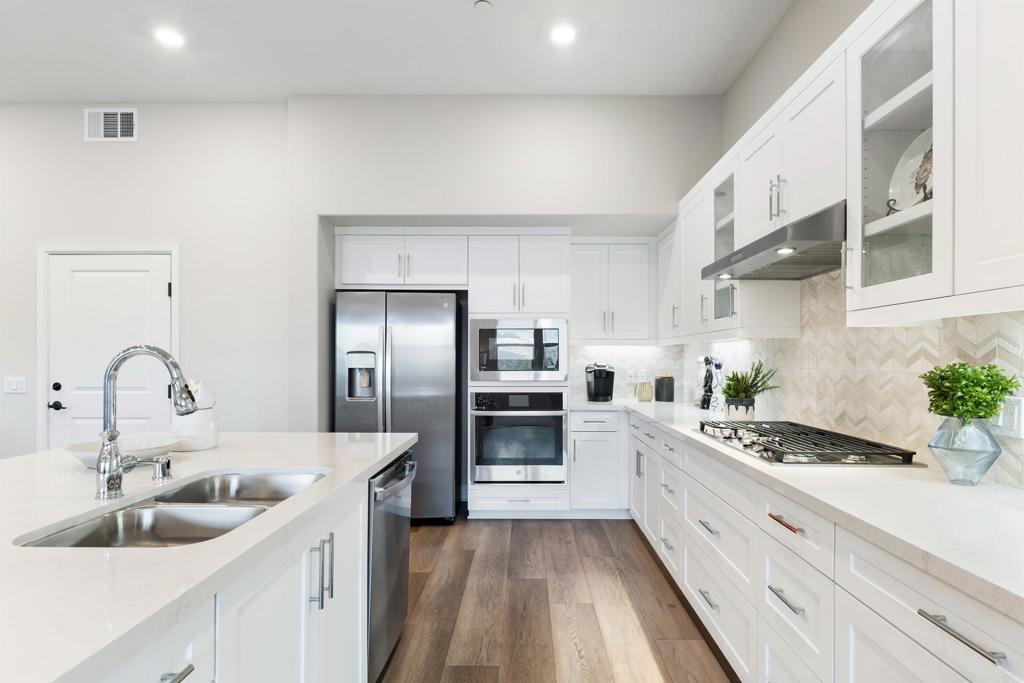 16750 Coyote Bush 114