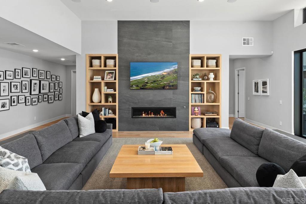 5358 Aurora Summit