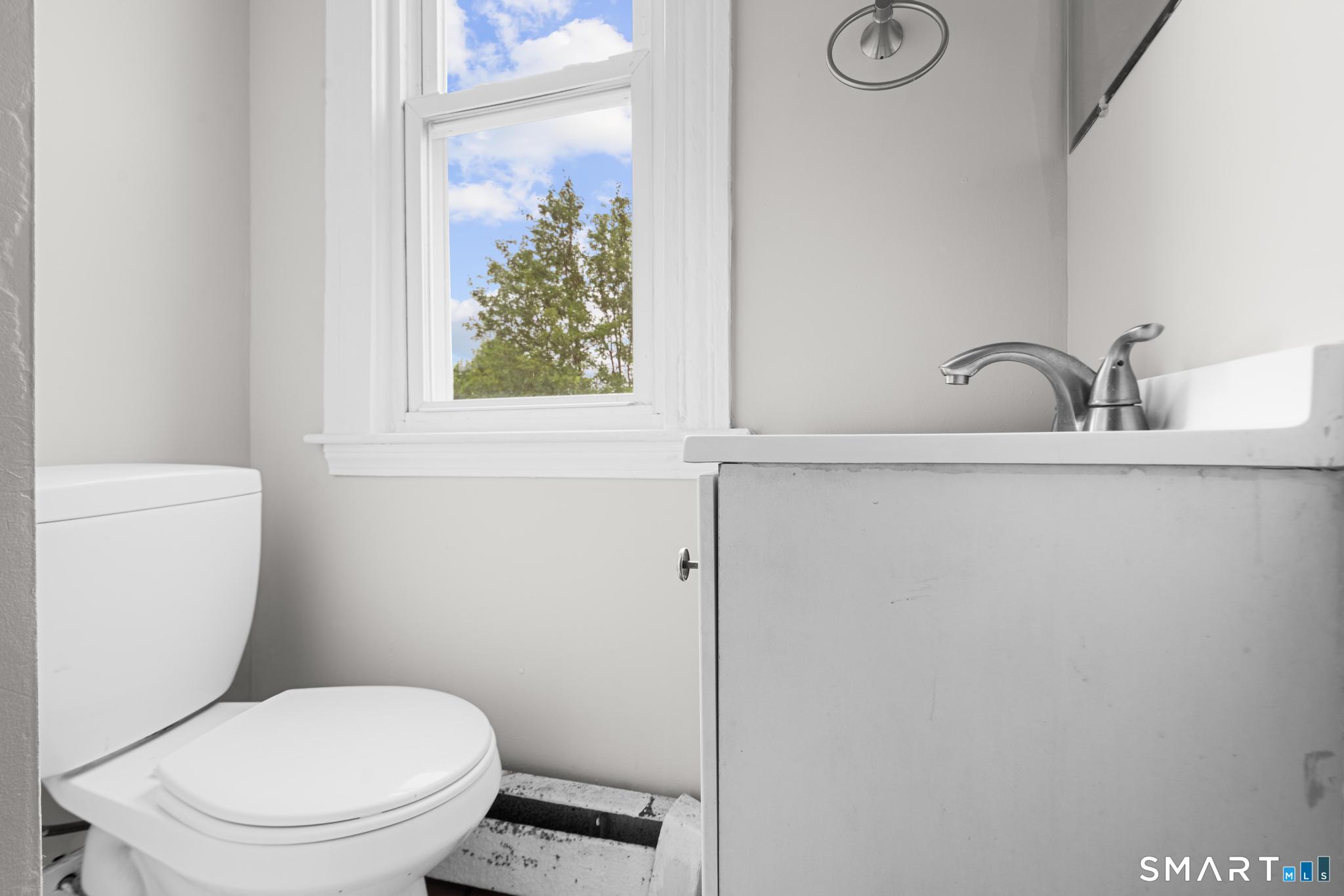 354 Poplar Street Unit: 2nd Flr