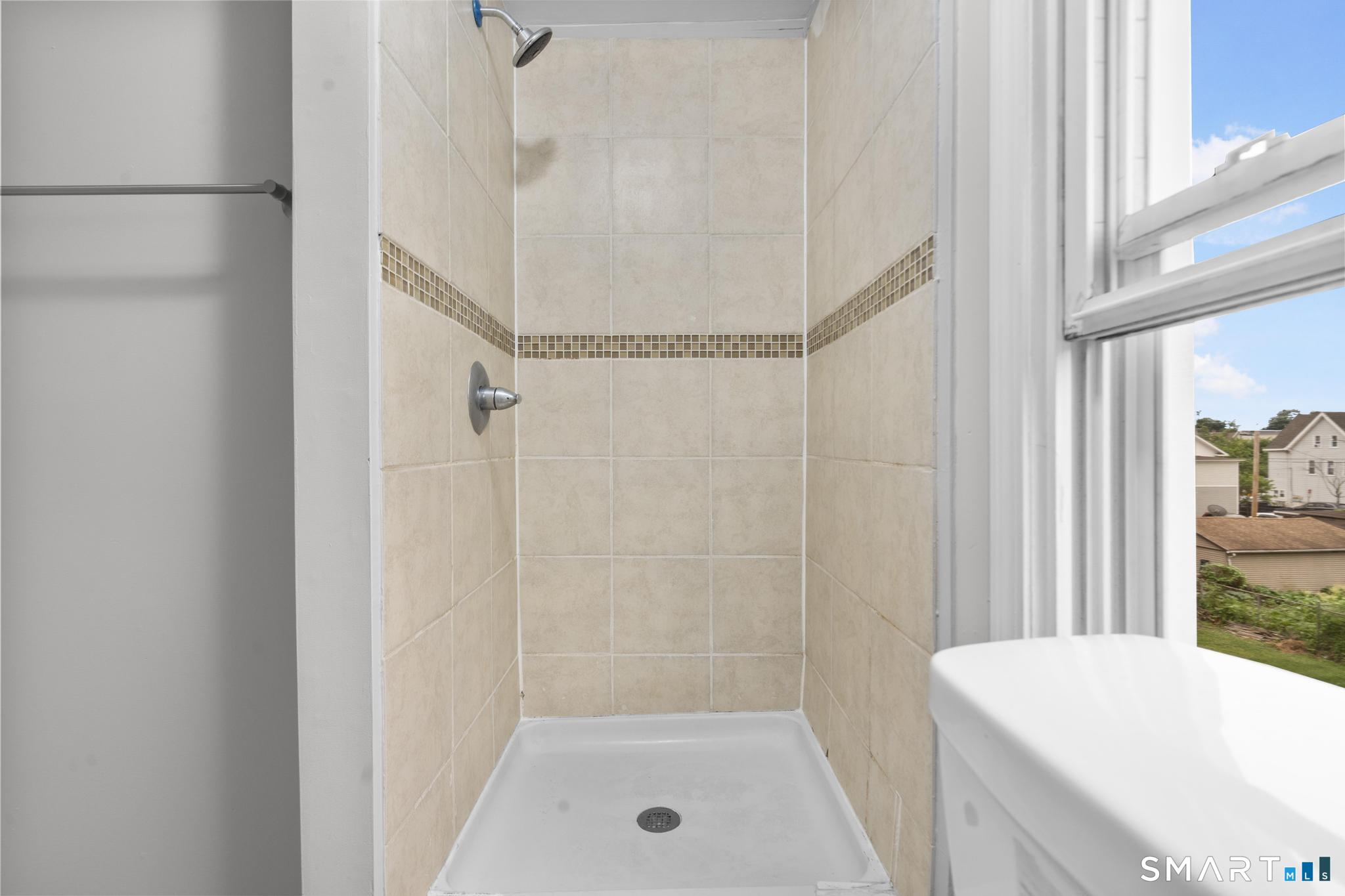 354 Poplar Street Unit: 2nd Flr