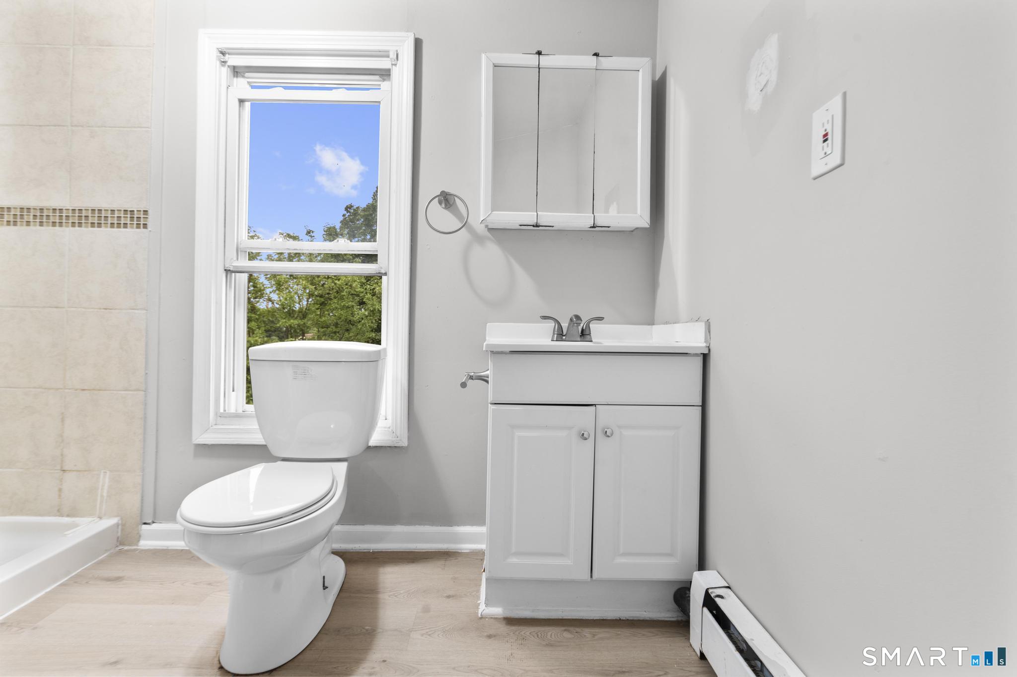 354 Poplar Street Unit: 2nd Flr