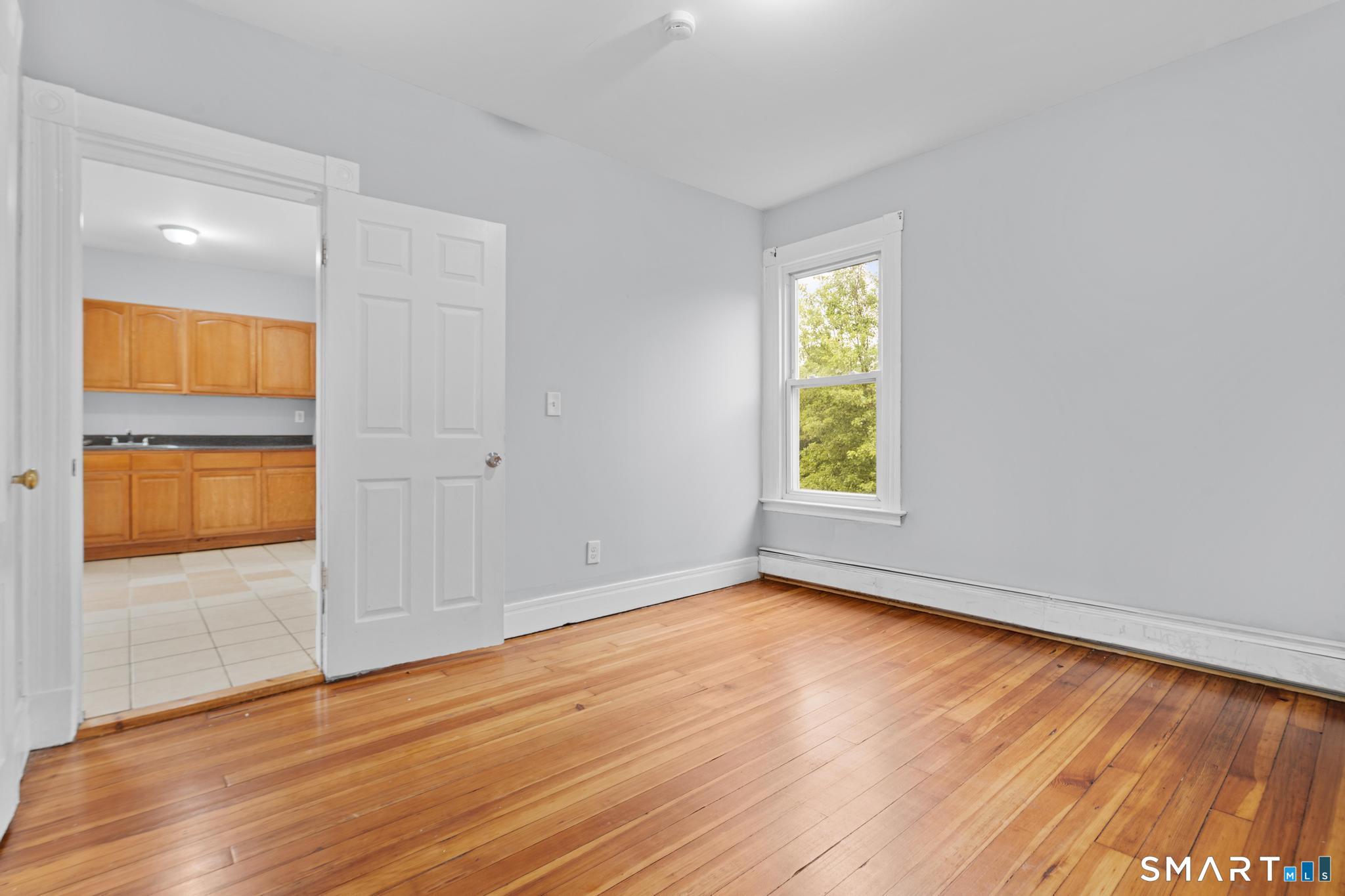 354 Poplar Street Unit: 2nd Flr