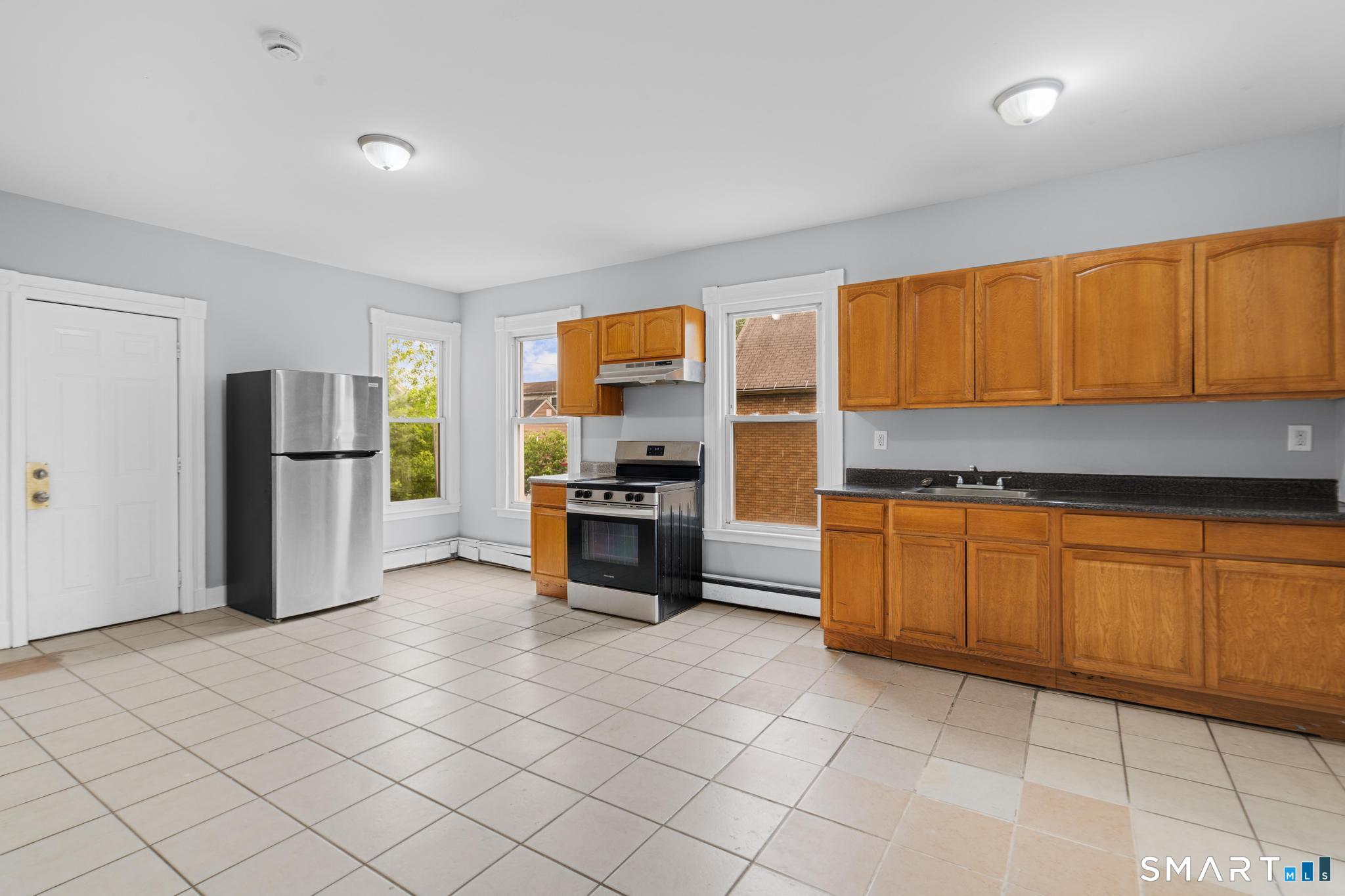 354 Poplar Street Unit: 2nd Flr