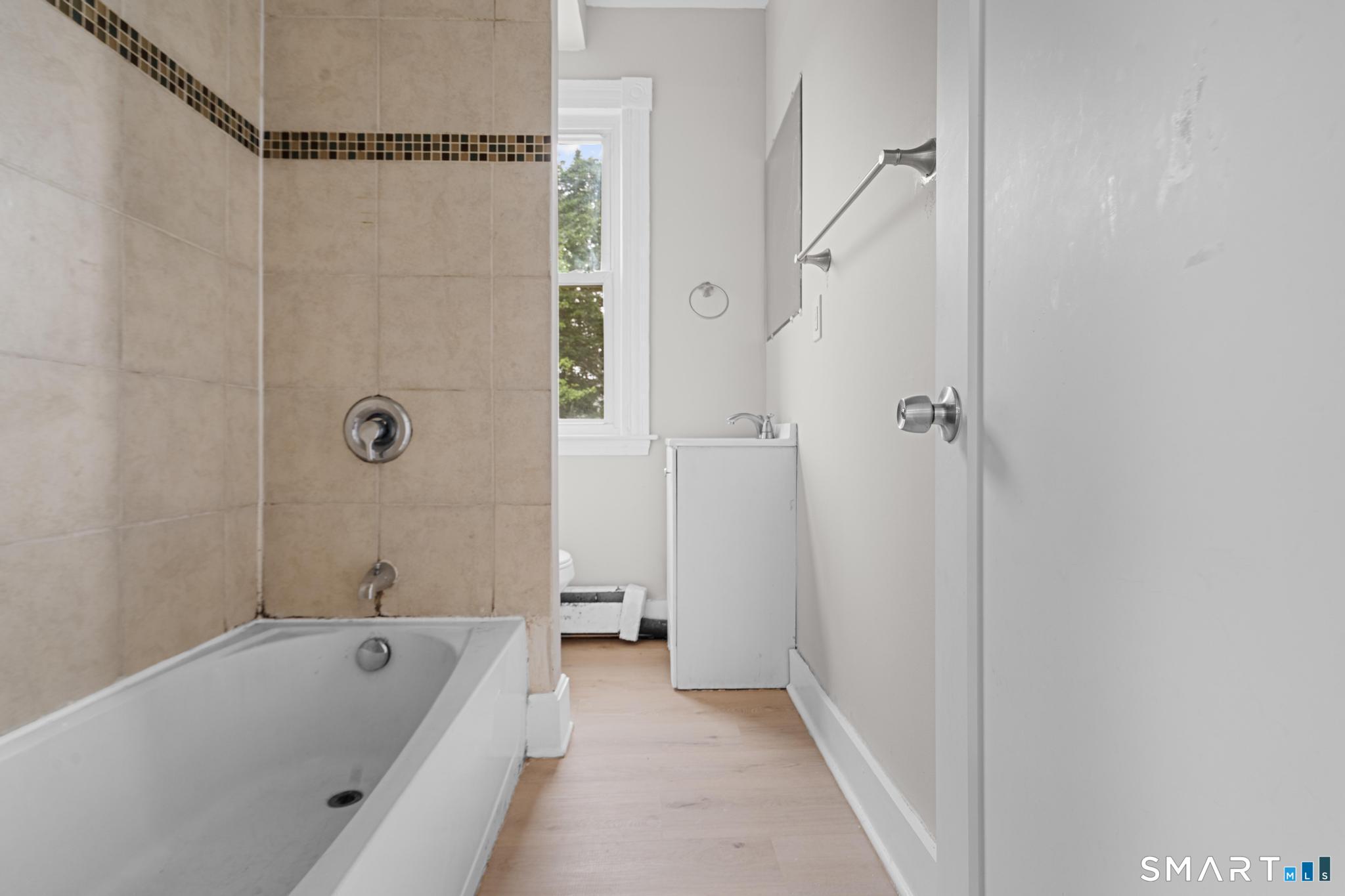 354 Poplar Street Unit: 2nd Flr
