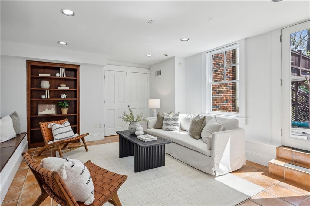 185 E Wesley Road NE