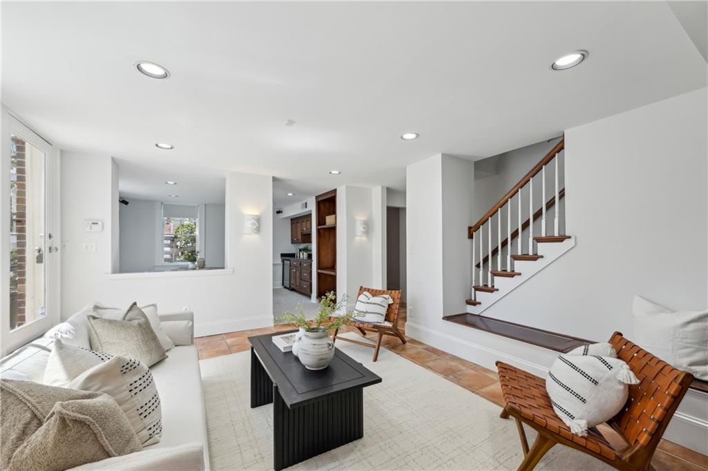 185 E Wesley Road NE