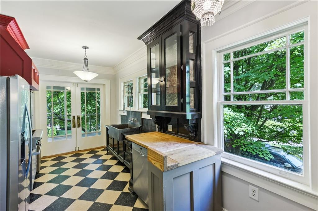 1500 N Highland Avenue NE