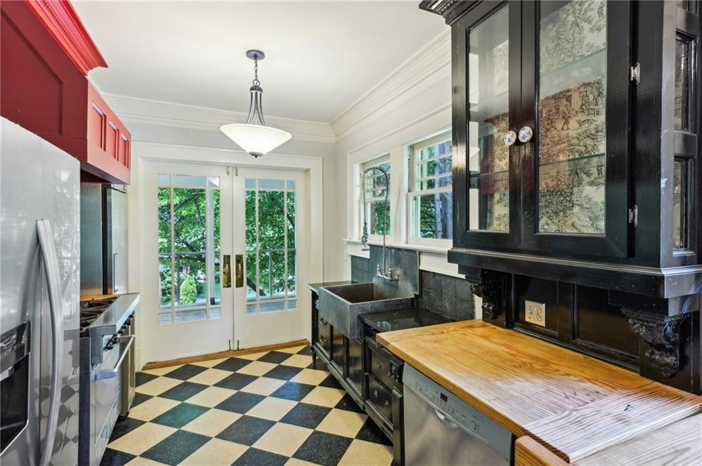 1500 N Highland Avenue NE