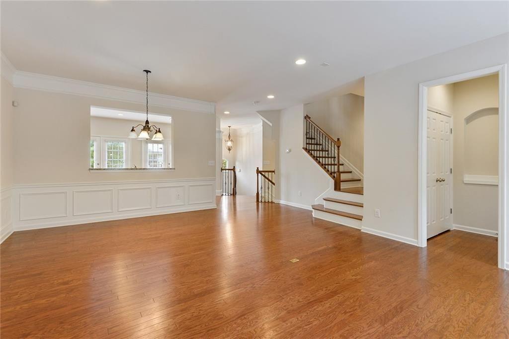 366 Ardmore Court NW