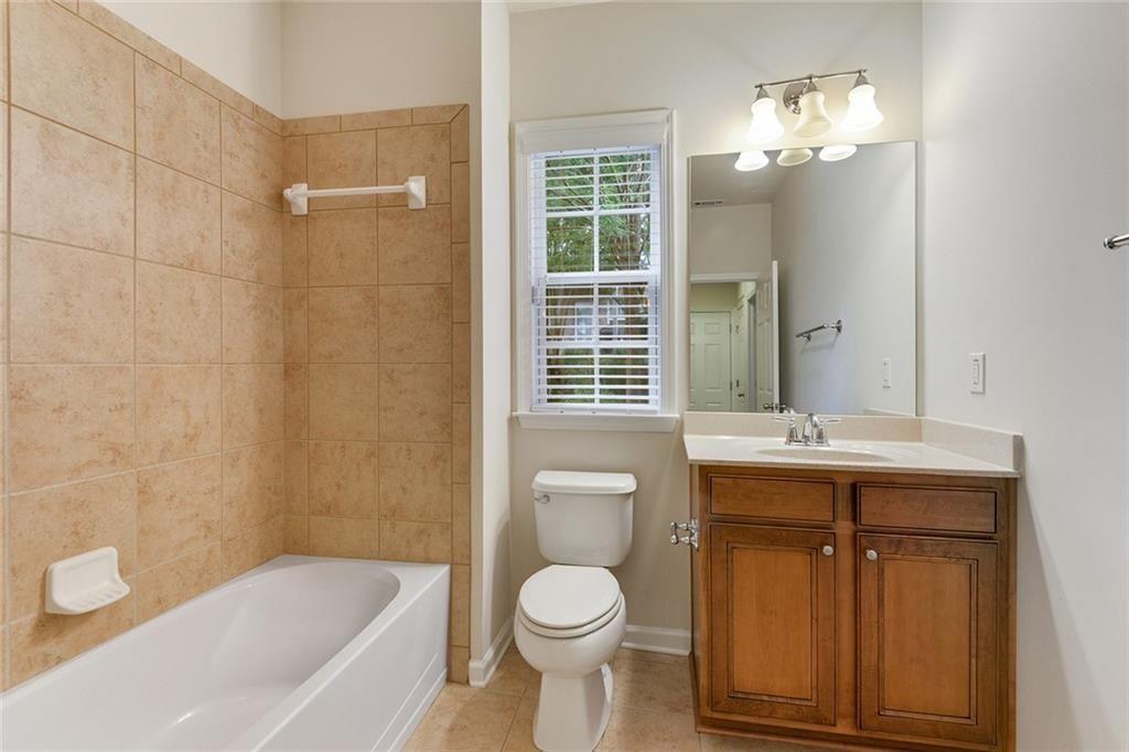 366 Ardmore Court NW