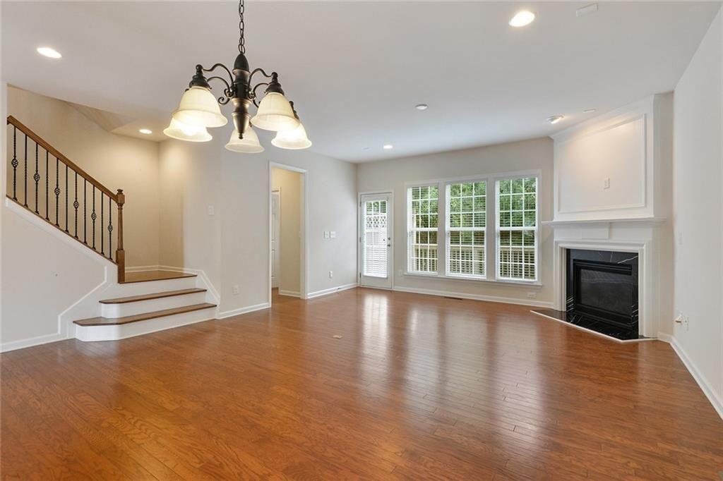 366 Ardmore Court NW