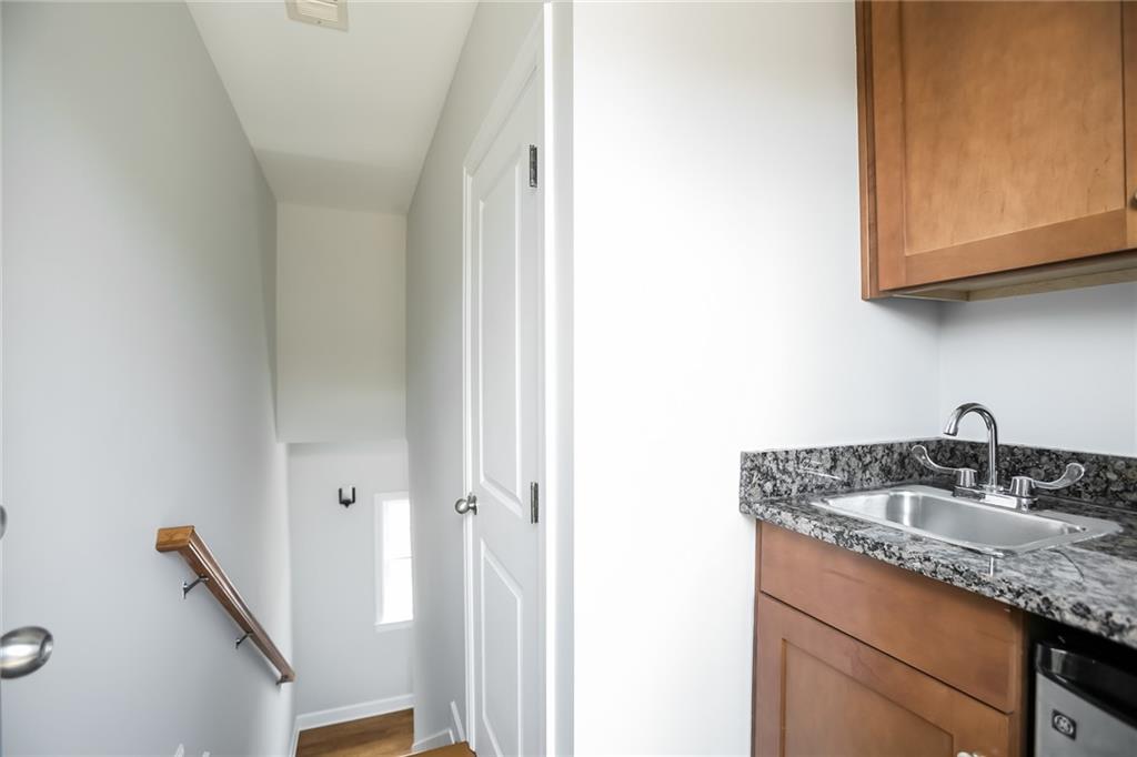 1381 Parkview Lane NE