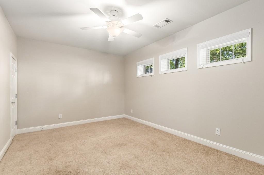 1035 E Paces Lane