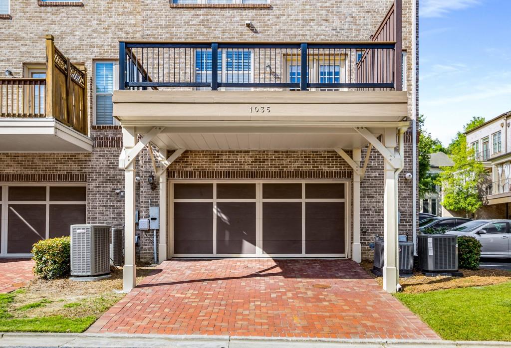 1035 E Paces Lane