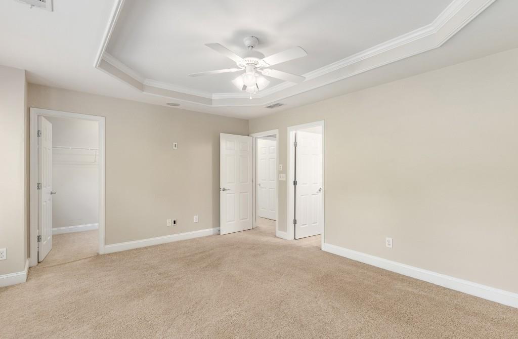 1035 E Paces Lane