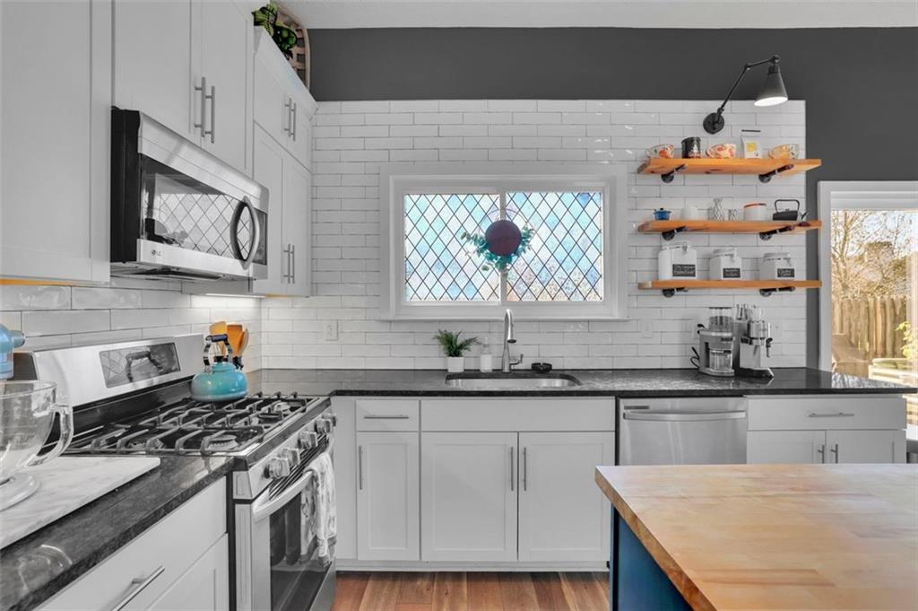 1025 AMBER LEAF Court