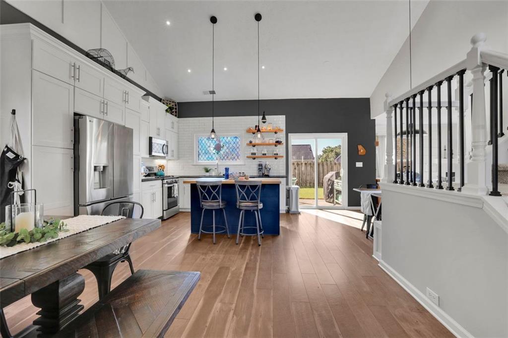 1025 AMBER LEAF Court