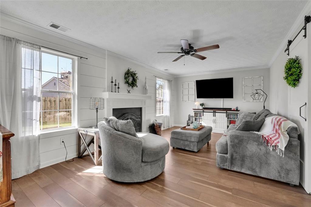 1025 AMBER LEAF Court