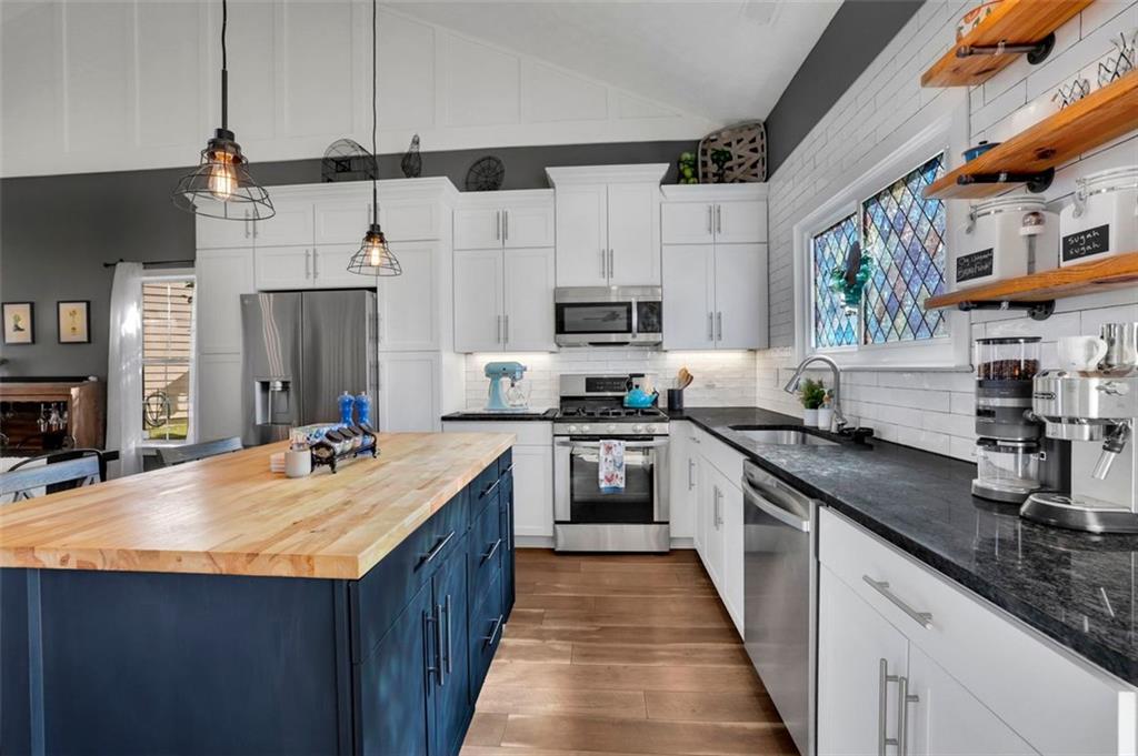 1025 AMBER LEAF Court