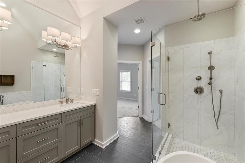 827 Canterbury Overlook NE