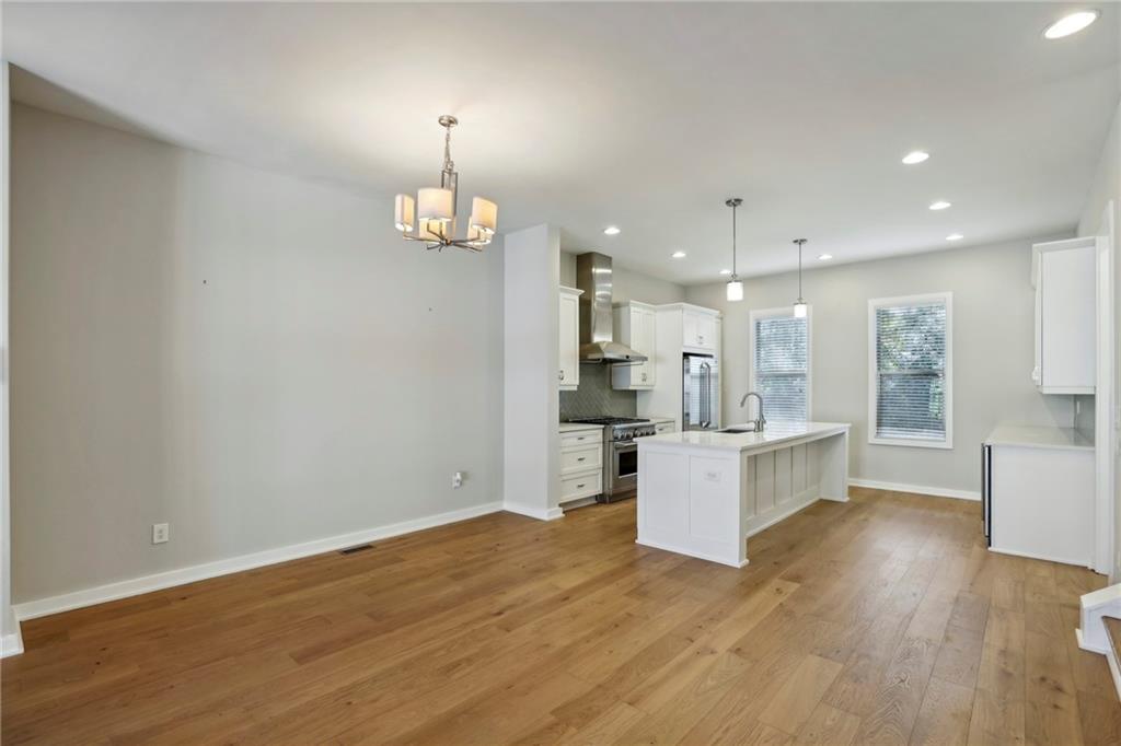 827 Canterbury Overlook NE