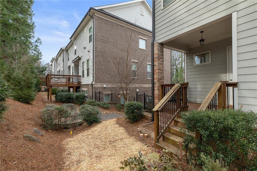 827 Canterbury Overlook NE