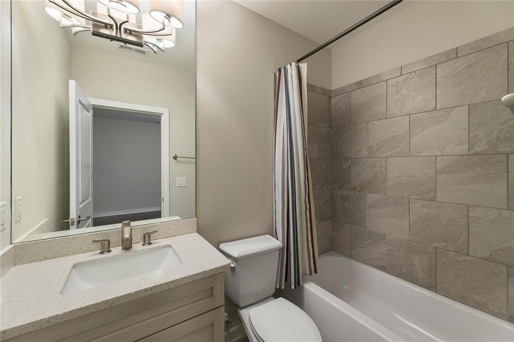 827 Canterbury Overlook NE