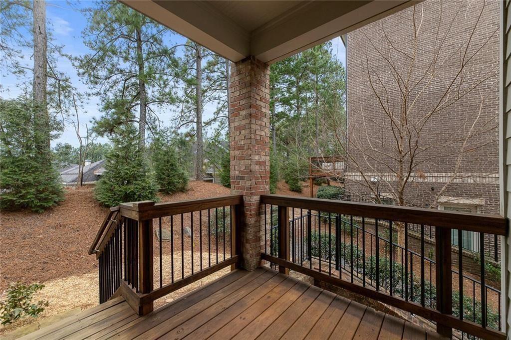 827 Canterbury Overlook NE