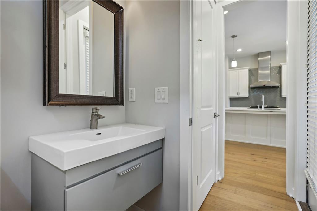 827 Canterbury Overlook NE