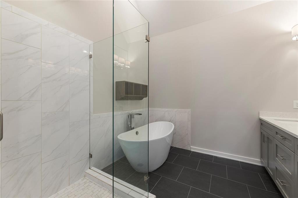 827 Canterbury Overlook NE