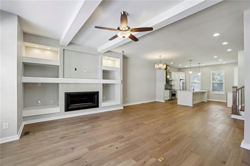 827 Canterbury Overlook NE