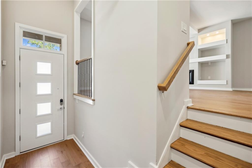 827 Canterbury Overlook NE