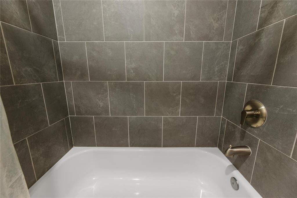 827 Canterbury Overlook NE